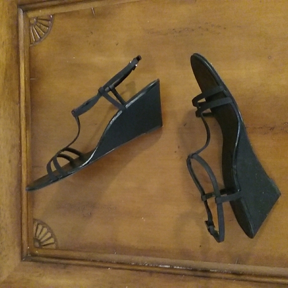 Vaneli  Heels - Picture 3 of 5